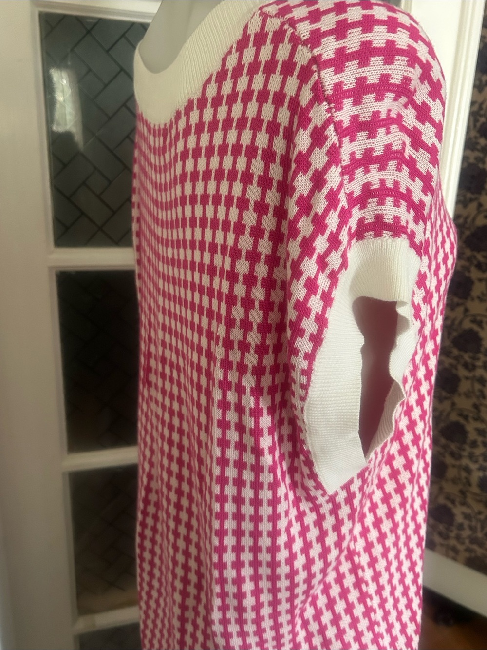 Pink and White Houndstooth V‑Neck Sweater Vest - Picture 4 of 12